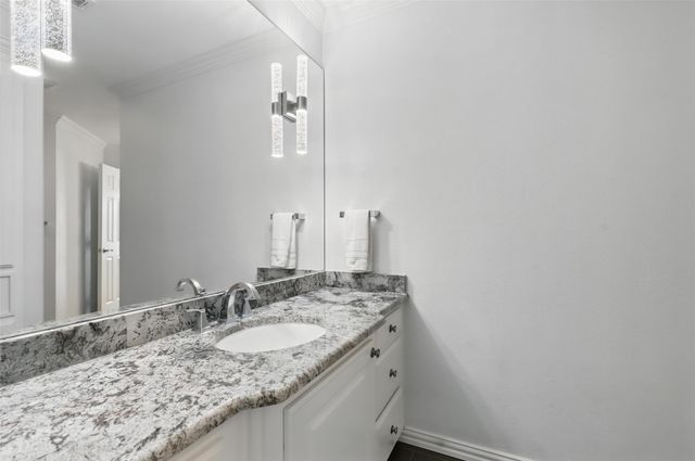 6800 Oak Hill Drive, Fort Worth, TX 76132