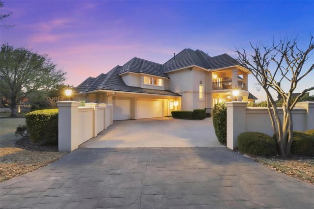 6800 Oak Hill Drive, Fort Worth, TX 76132