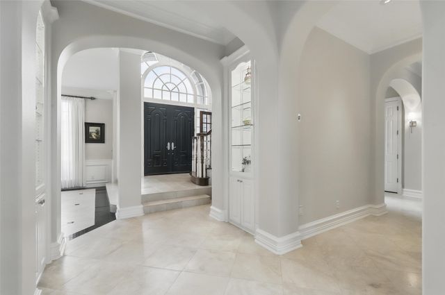 6800 Oak Hill Drive, Fort Worth, TX 76132