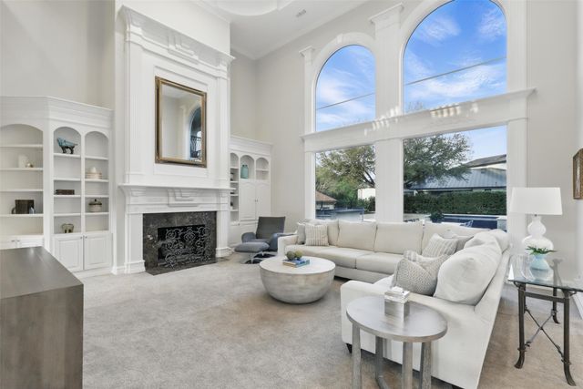 6800 Oak Hill Drive, Fort Worth, TX 76132