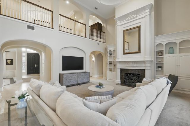 6800 Oak Hill Drive, Fort Worth, TX 76132