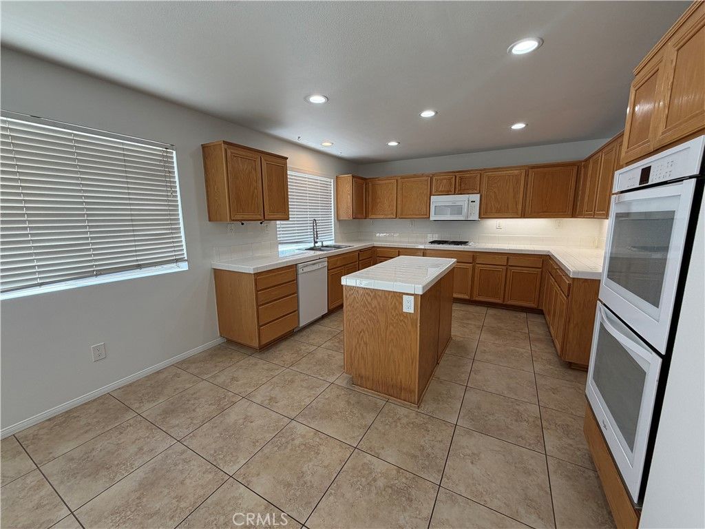Image 13 of property listing at 17 Del Brienza, Lake Elsinore, CA 92532