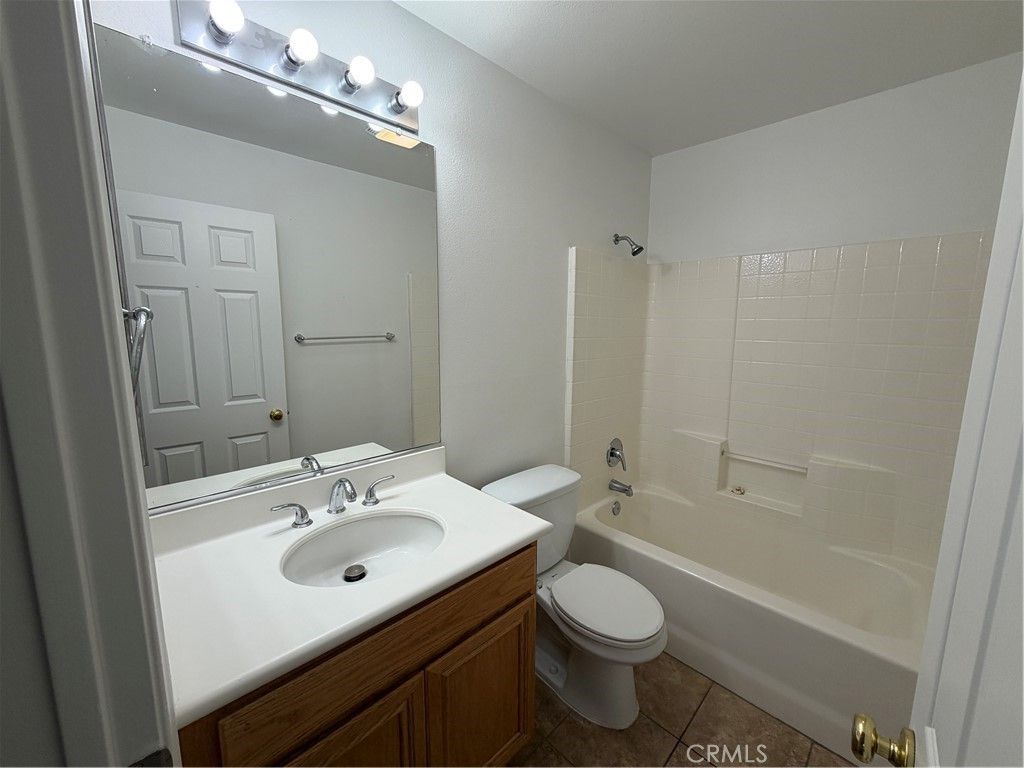 Image 14 of property listing at 17 Del Brienza, Lake Elsinore, CA 92532