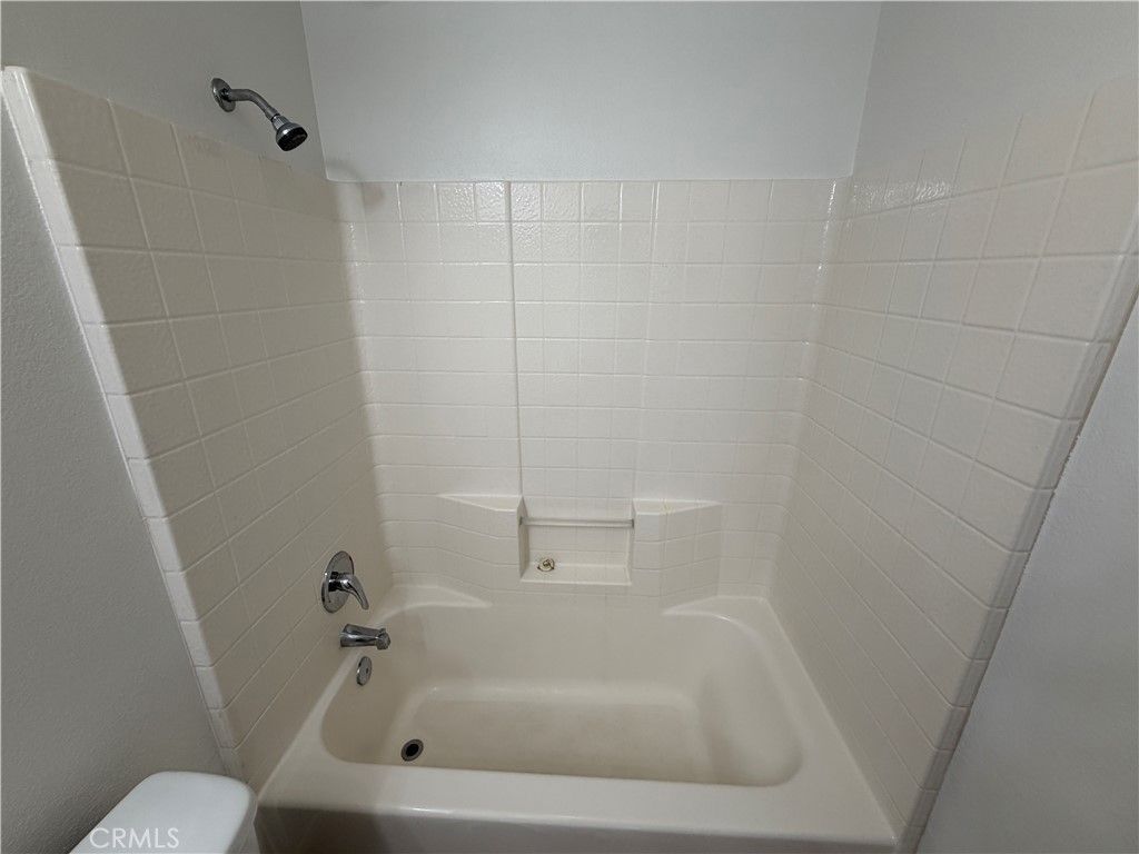 Image 15 of property listing at 17 Del Brienza, Lake Elsinore, CA 92532