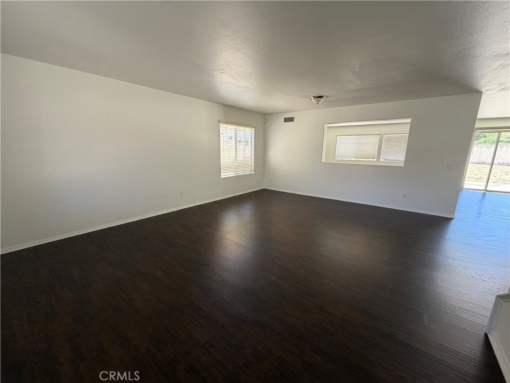 Image 3 of property listing at 17 Del Brienza, Lake Elsinore, CA 92532