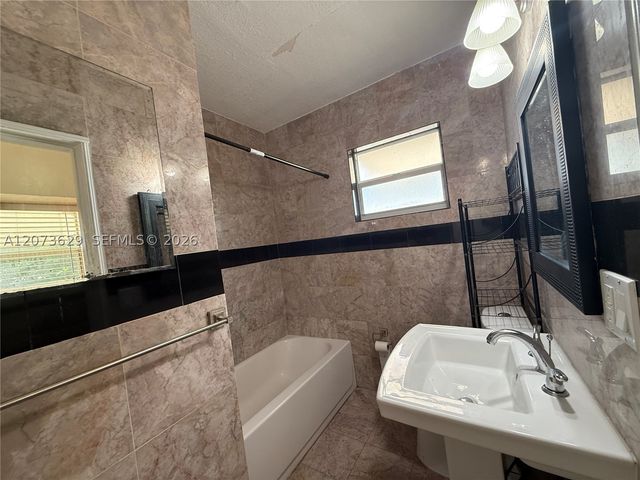 326 NE 6th St 3, Hallandale Beach, FL 33009