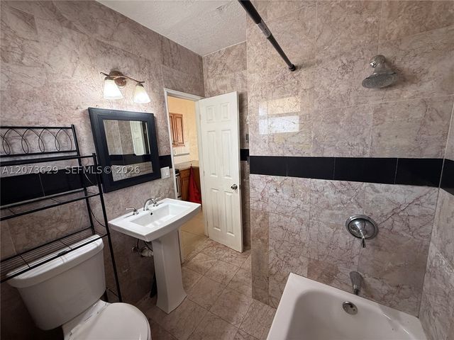 326 NE 6th St 3, Hallandale Beach, FL 33009