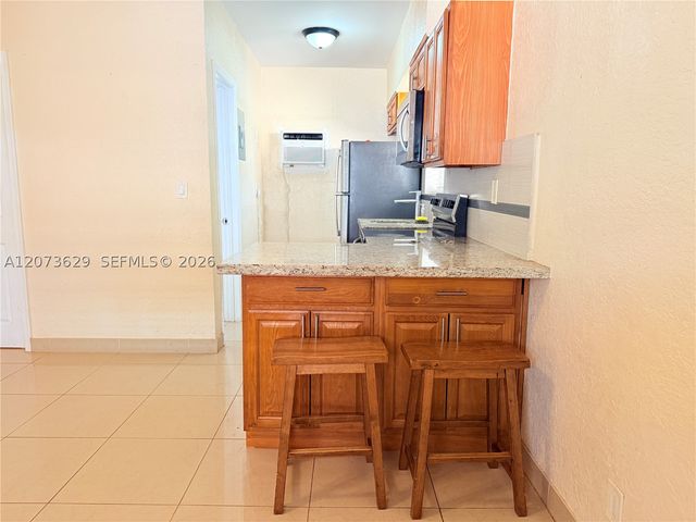 326 NE 6th St 3, Hallandale Beach, FL 33009