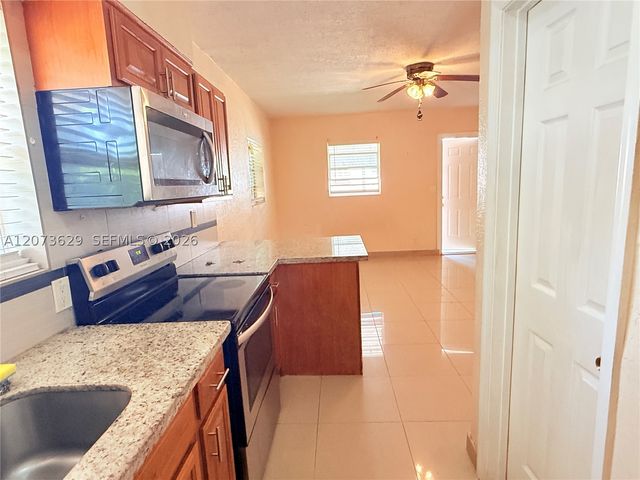 326 NE 6th St 3, Hallandale Beach, FL 33009