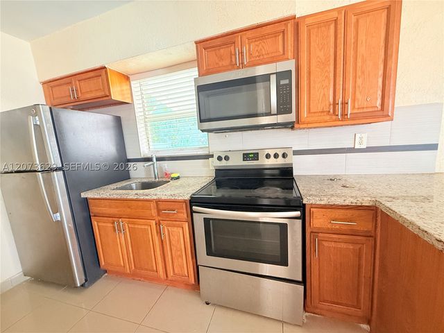 326 NE 6th St 3, Hallandale Beach, FL 33009