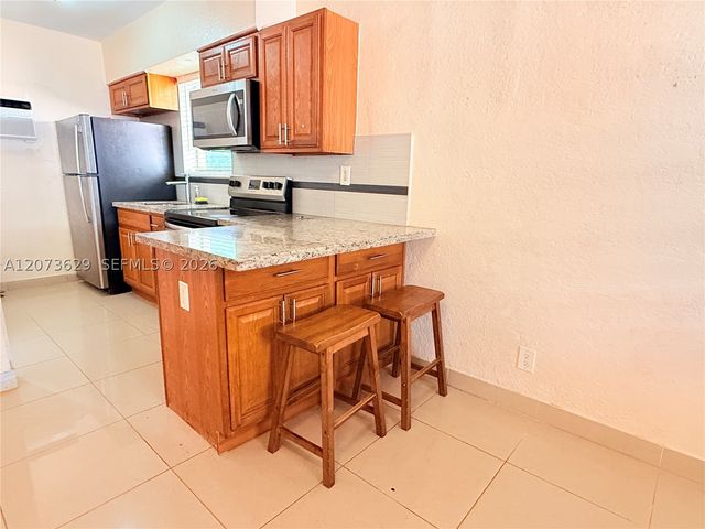 326 NE 6th St 3, Hallandale Beach, FL 33009