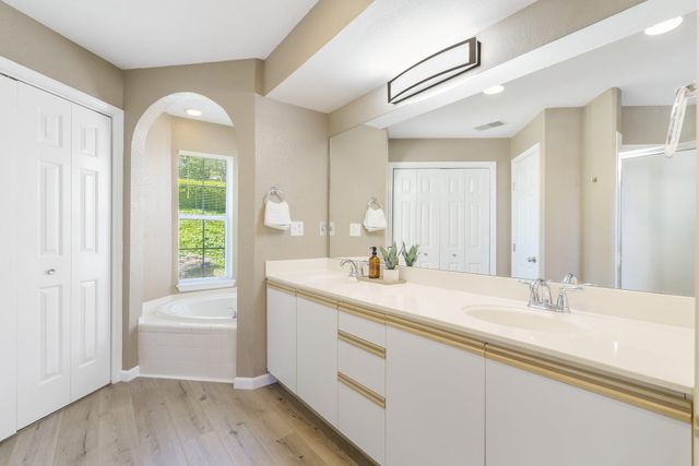 801 Rocky Shores Terrace 8-1, Kimberling City, MO 65686