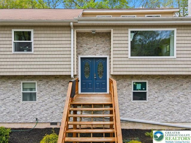 31 Emerson Way, Penn Forest Twp, PA 18210