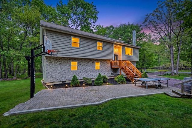 31 Emerson Way, Penn Forest Twp, PA 18210