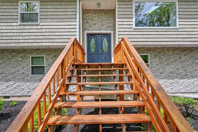 31 Emerson Way, Penn Forest Twp, PA 18210