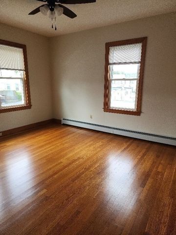 2 Cameron St 2, Worcester, MA 01604
