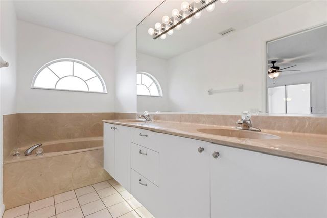 5368 KELLY DRIVE 17, Sarasota, FL 34233
