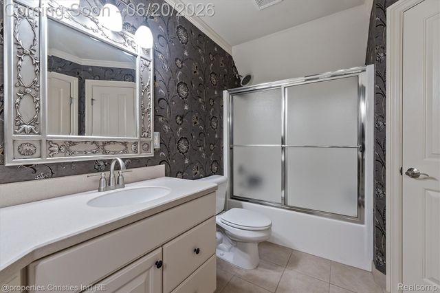 595 Ridge Point Drive, Dundee Village, MI 48131