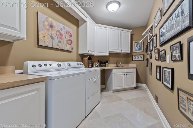595 Ridge Point Drive, Dundee Village, MI 48131