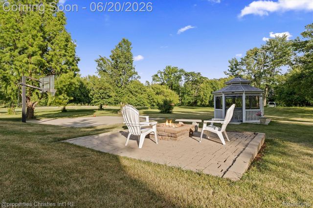 595 Ridge Point Drive, Dundee Village, MI 48131