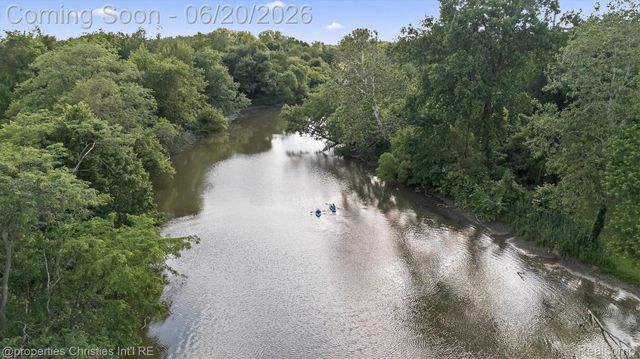 595 Ridge Point Drive, Dundee Village, MI 48131