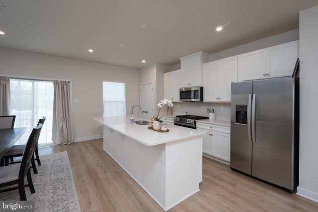 121 CHASE LN, Gilbertsville, PA 19525