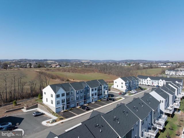 121 CHASE LN, Gilbertsville, PA 19525