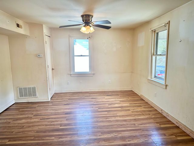 2515 W BEVERLEY ST, Staunton, VA 24401