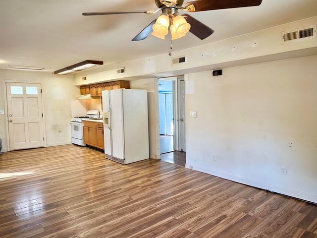 2515 W BEVERLEY ST, Staunton, VA 24401