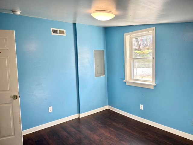 2515 W BEVERLEY ST, Staunton, VA 24401