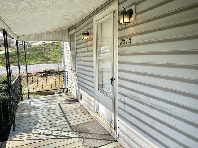 2515 W BEVERLEY ST, Staunton, VA 24401