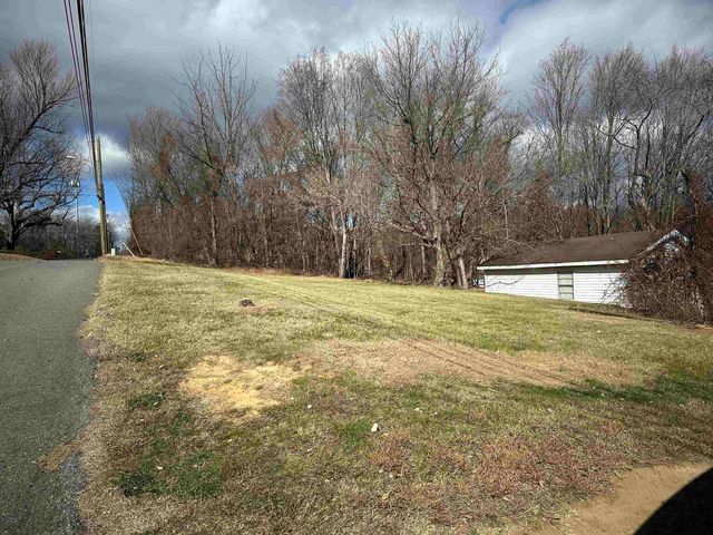 2515 W BEVERLEY ST, Staunton, VA 24401