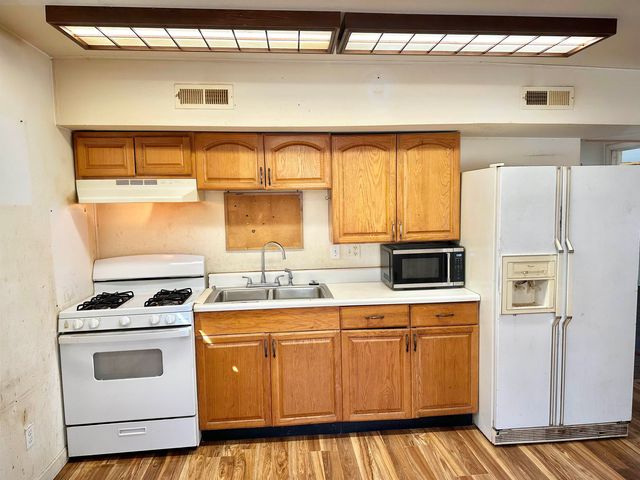 2515 W BEVERLEY ST, Staunton, VA 24401