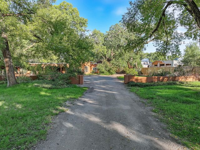 8212 Rio Grande Boulevard NW, Los Ranchos, NM 87114