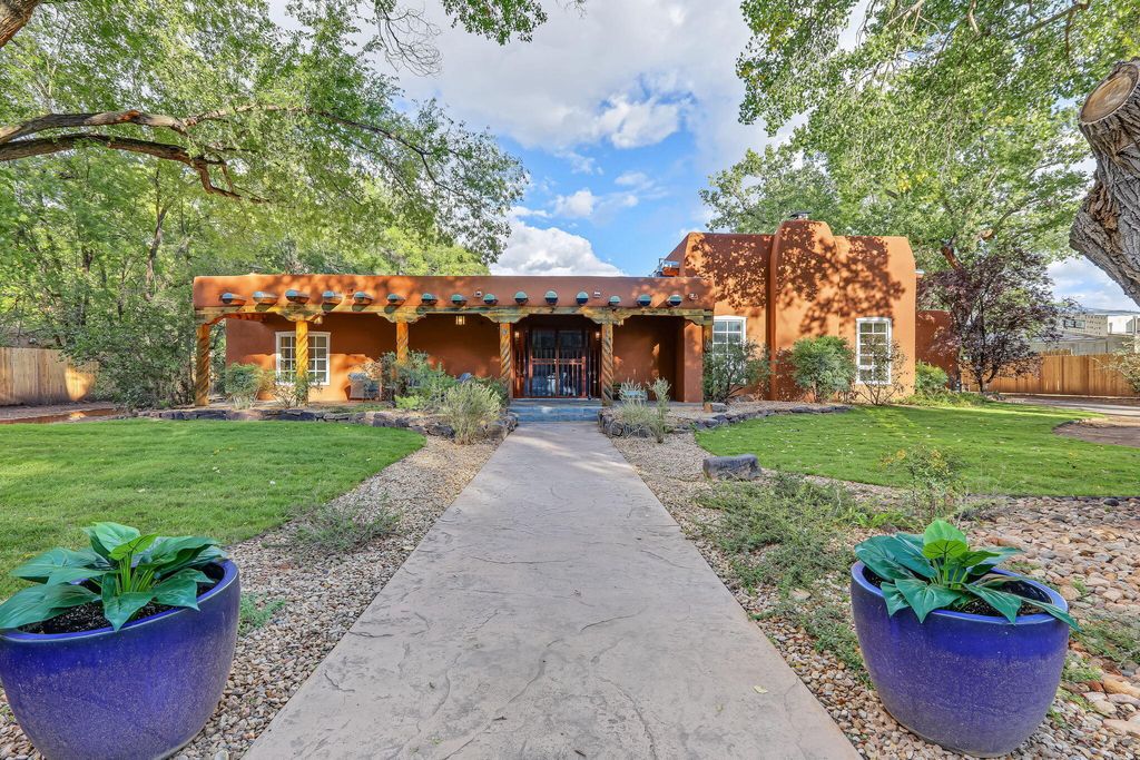 8212 Rio Grande Boulevard NW, Los Ranchos, NM 87114