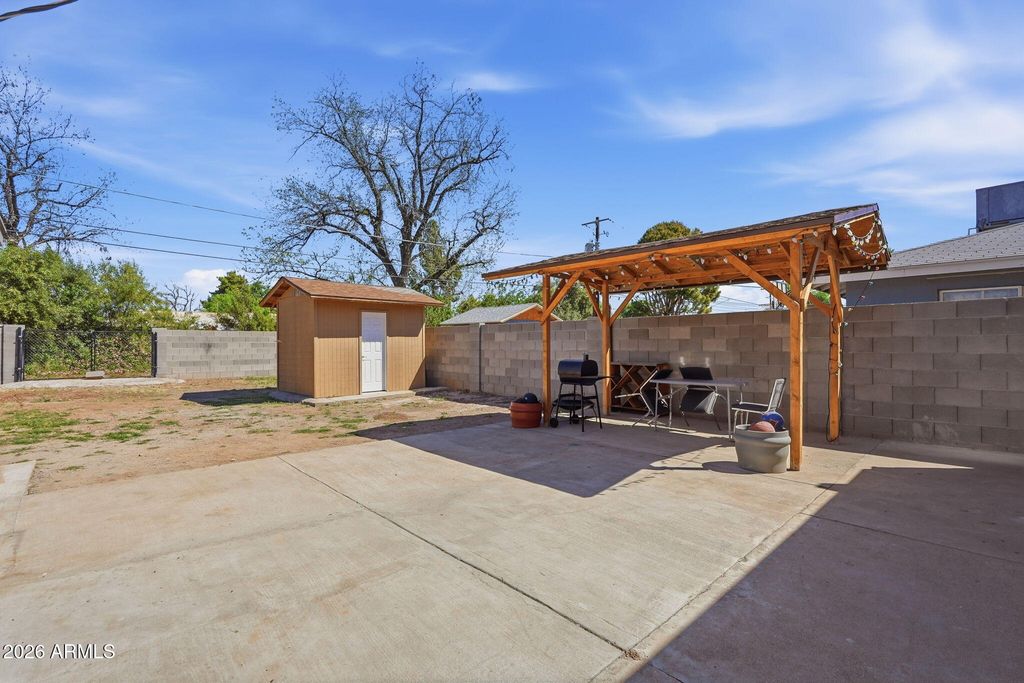 Image 35 of property listing at 1020 E NIELSON Avenue, Mesa, AZ 85204