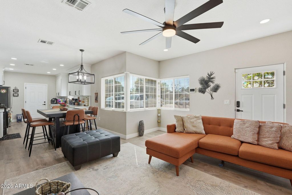 Image 7 of property listing at 1020 E NIELSON Avenue, Mesa, AZ 85204