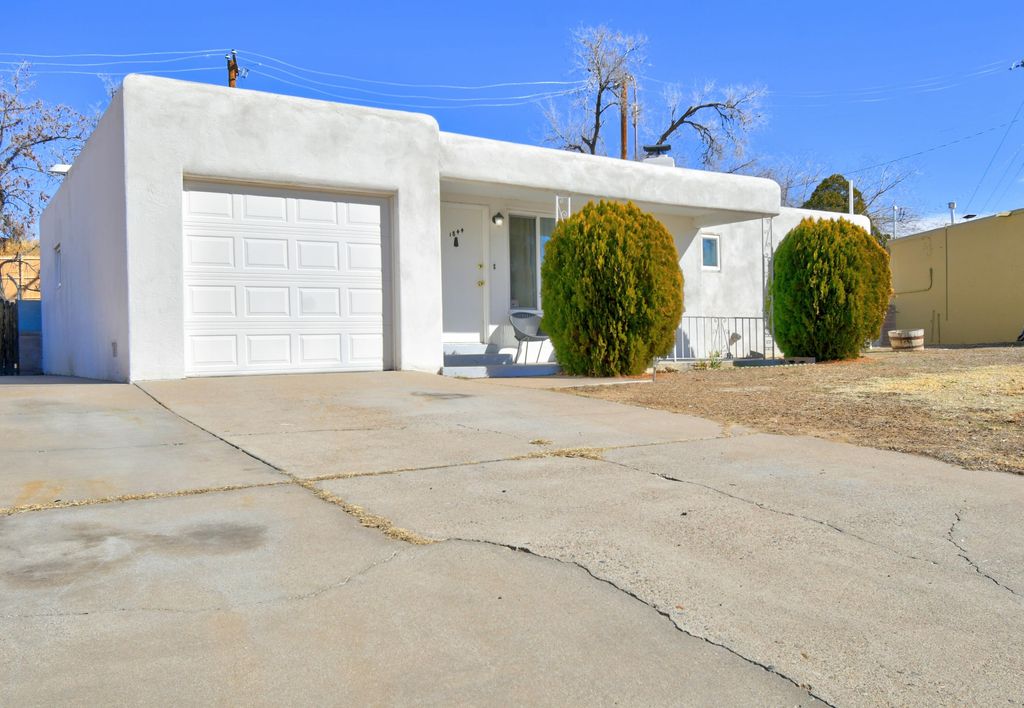 1844 Kentucky Street NE, Albuquerque, NM 87110