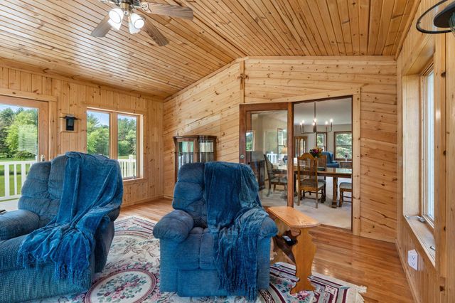 2733 Neal Avenue N, Stillwater, MN 55082