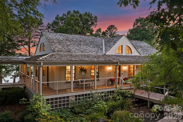 602 Pearl Bay Drive, New London, NC 28127