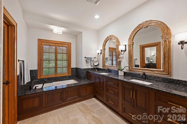 602 Pearl Bay Drive, New London, NC 28127
