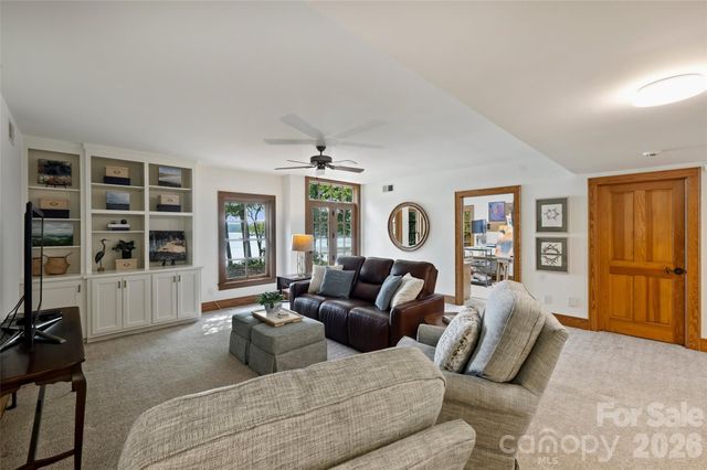 602 Pearl Bay Drive, New London, NC 28127