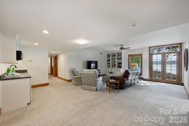 602 Pearl Bay Drive, New London, NC 28127
