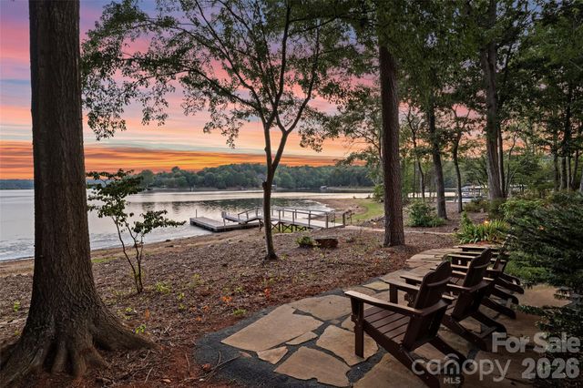 602 Pearl Bay Drive, New London, NC 28127