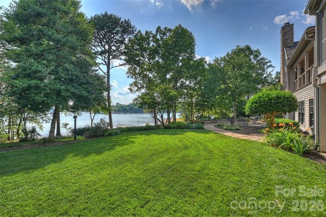 602 Pearl Bay Drive, New London, NC 28127