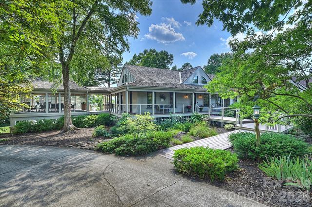 602 Pearl Bay Drive, New London, NC 28127