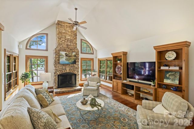 602 Pearl Bay Drive, New London, NC 28127