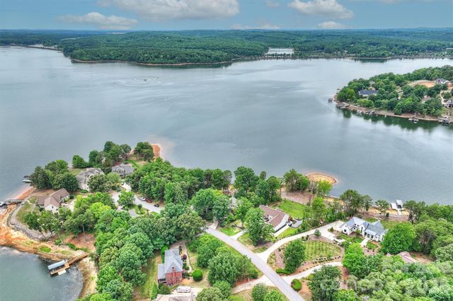 602 Pearl Bay Drive, New London, NC 28127
