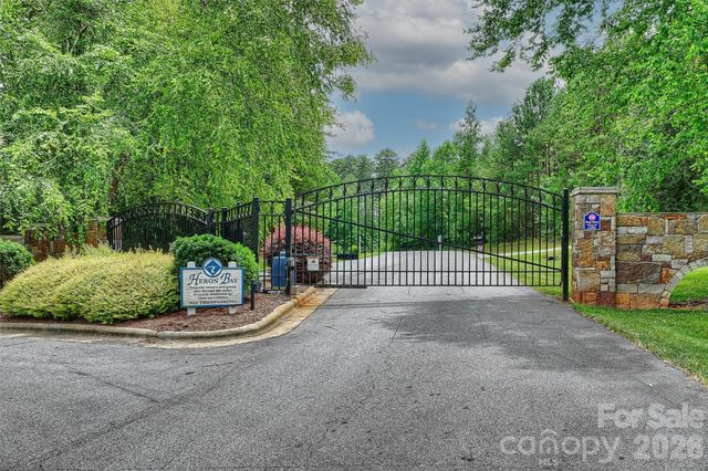 602 Pearl Bay Drive, New London, NC 28127