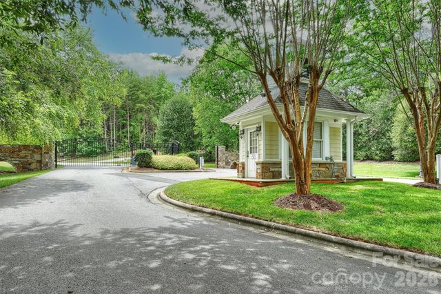 602 Pearl Bay Drive, New London, NC 28127